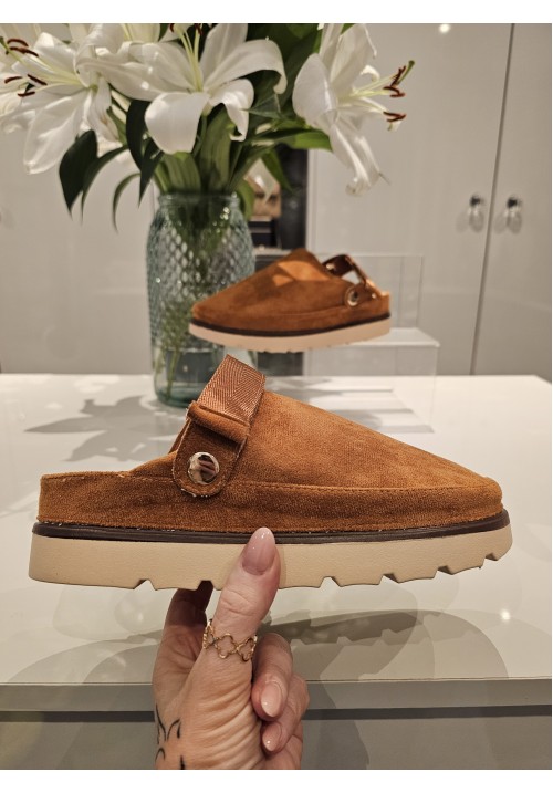 SPRING SNUG STAR CLOG - TAN