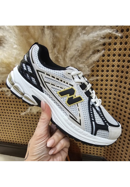 A STEP INTO SPRING CHUNKY TRAINER - CREAM/BLACK