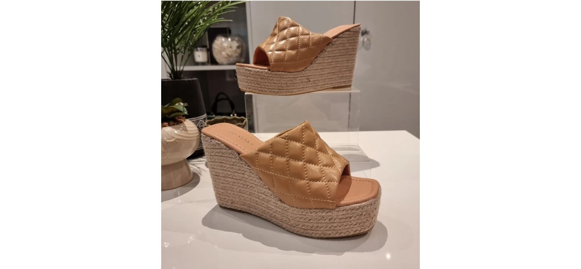 COCO QUILTED WEDGES - TAN